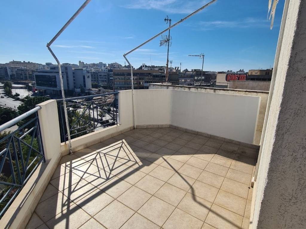 Anempodiste thea se lopho PHilopappoy k anoichto orizonta.