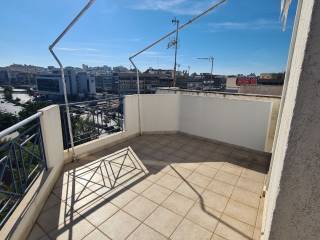 Anempodiste thea se lopho PHilopappoy k anoichto orizonta.