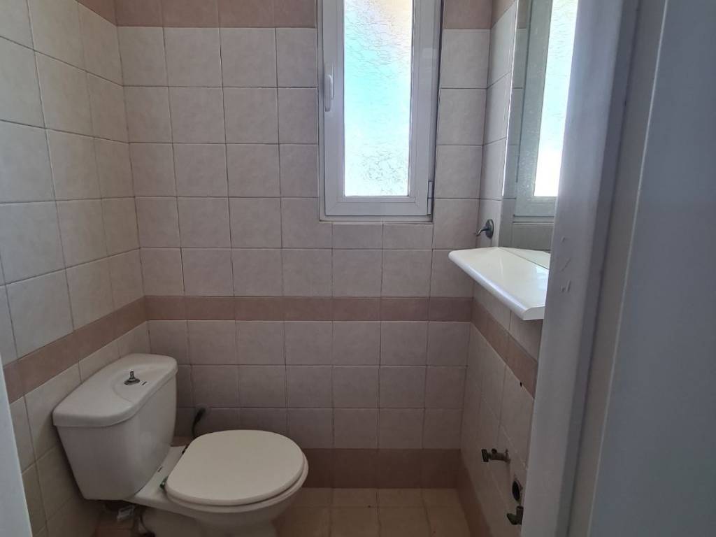 Mpanio tes krebatokamaras master me megalo parathyro