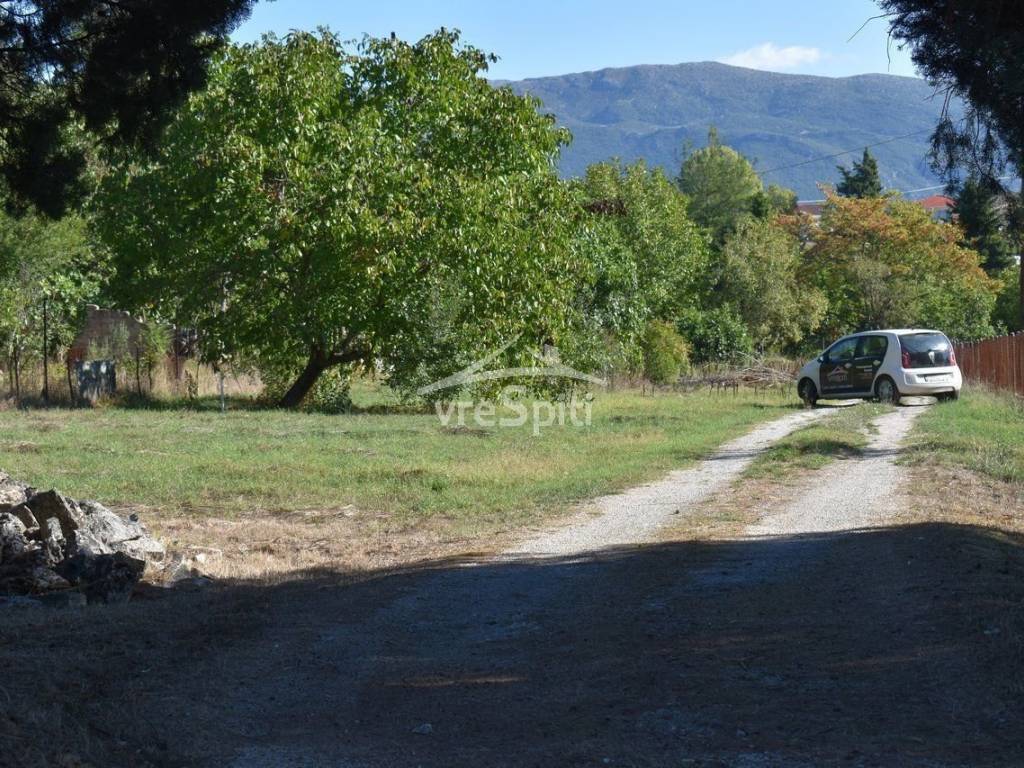 Φωτογραφίες οικοπέδου.