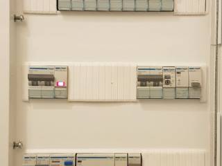 Kainoyrios elektrologikos pinakas.