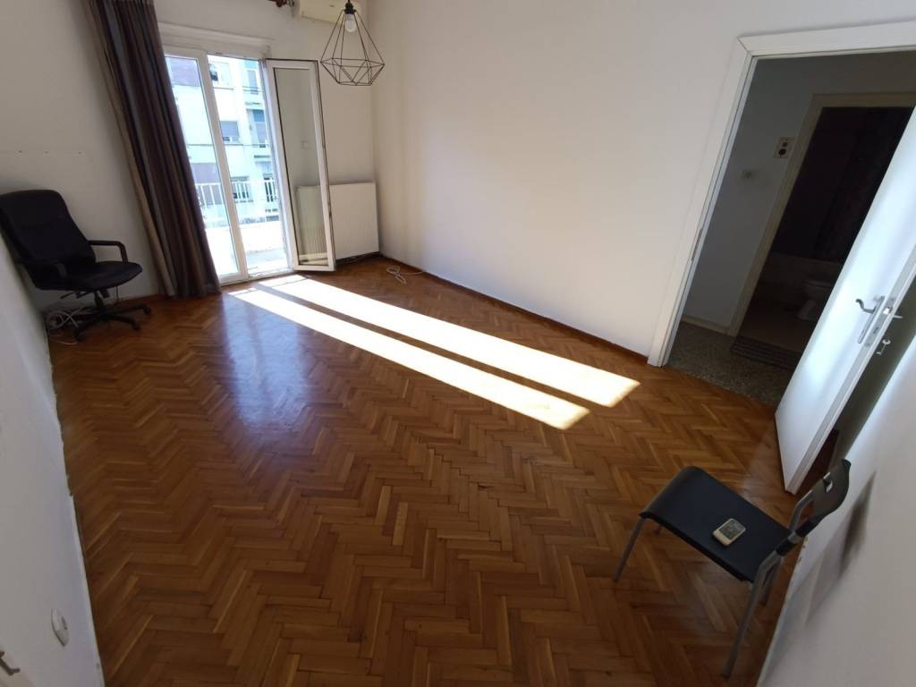 ANYPLACE MESITIKES YPERESIES