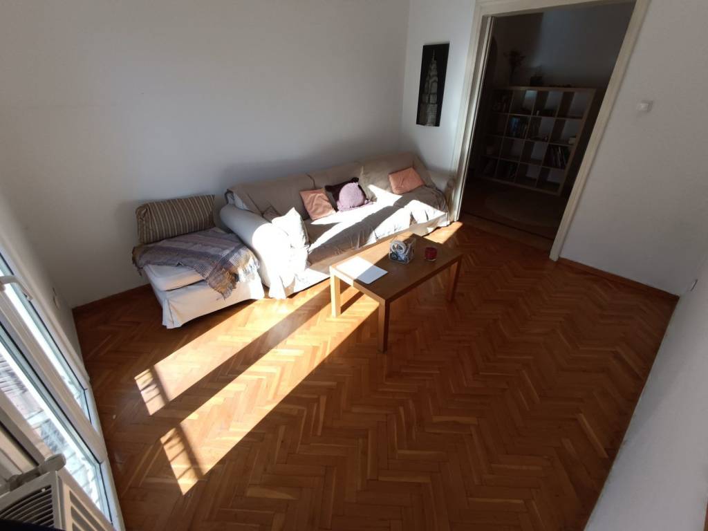 ANYPLACE MESITIKES YPERESIES