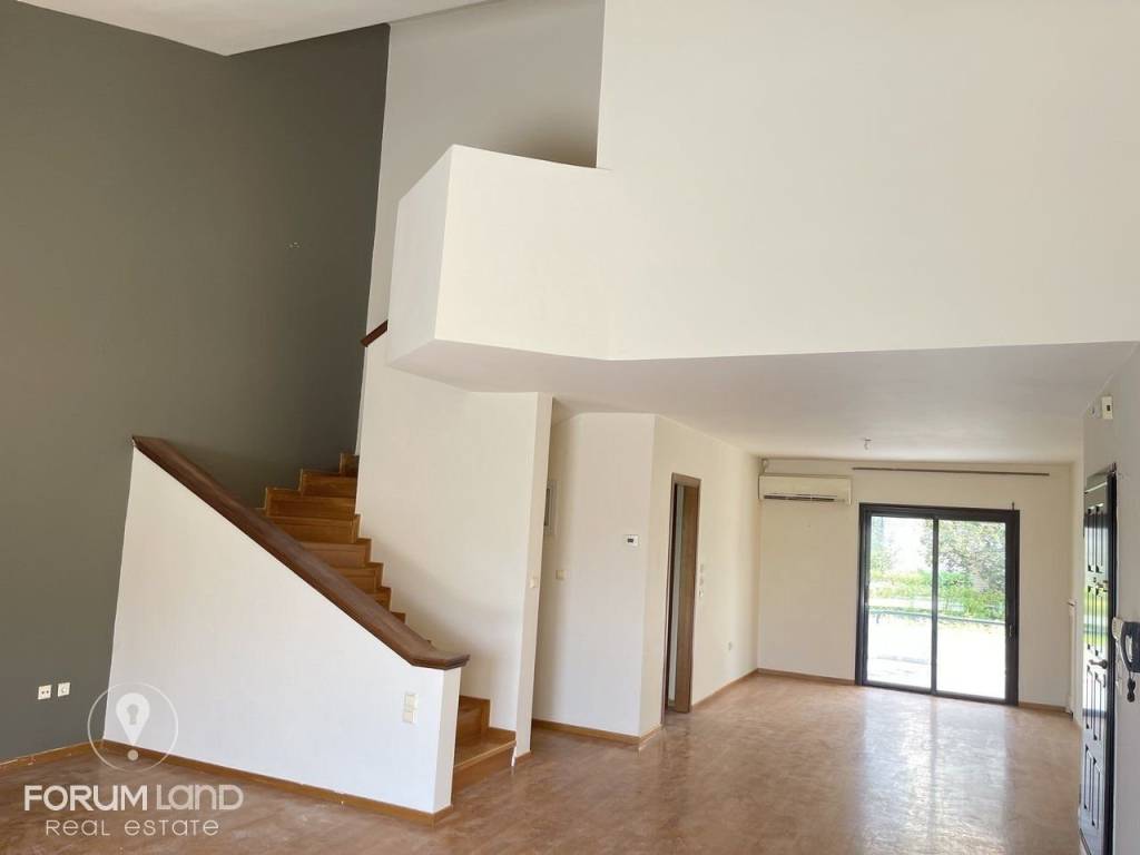 Forumland Real Estate, Σαλόνι με τζάκι