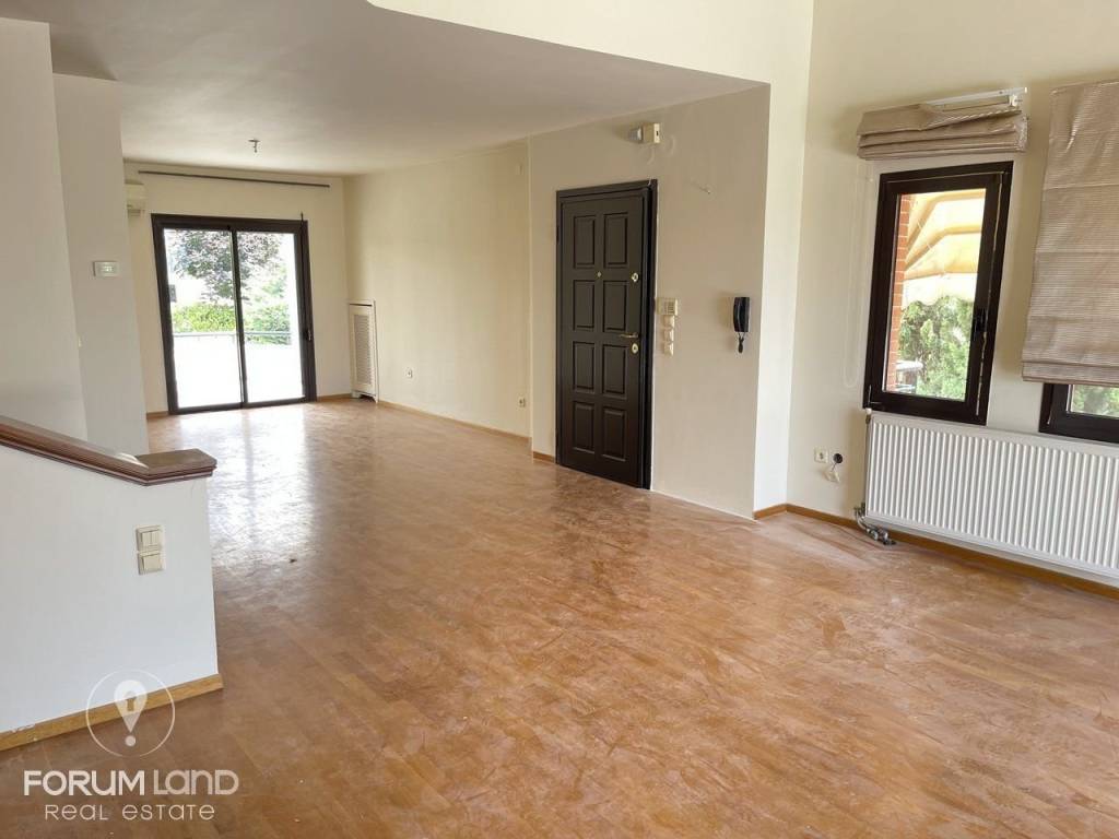 Forumland Real Estate, Σαλόνι