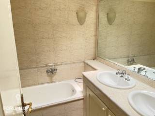 Forumland Real Estate, Μπάνιο