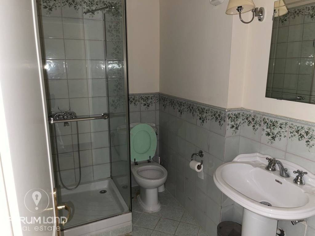 Forumland Real Estate, Μπάνιο