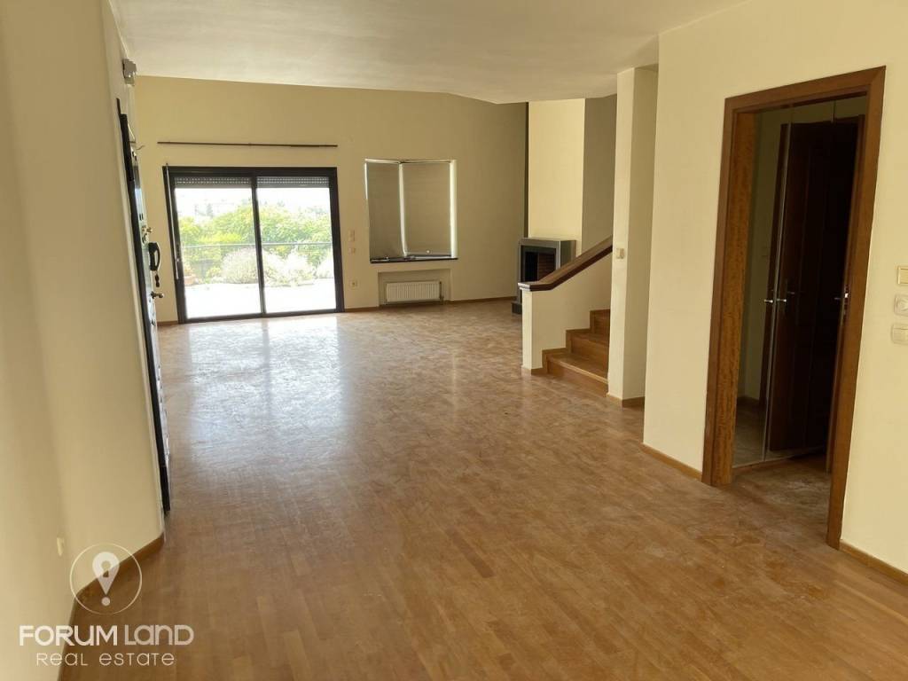 Forumland Real Estate, Σαλόνι με τζάκι