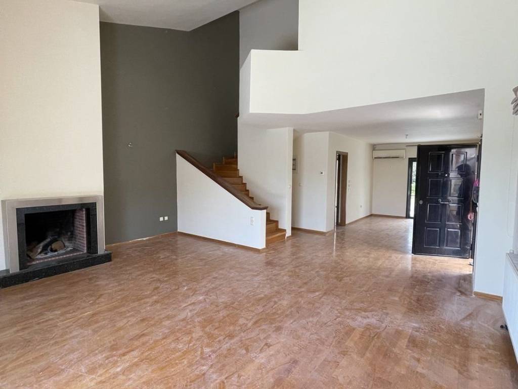 Forumland Real Estate, Σαλόνι με τζάκι