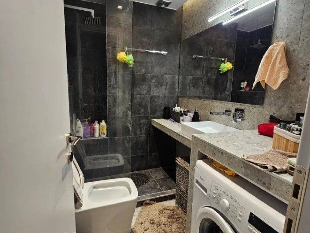 Forumland Real Estate, Μπάνιο