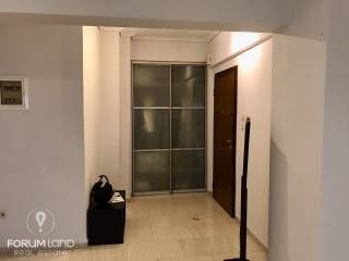 Forumland Real Estate, Είσοδος