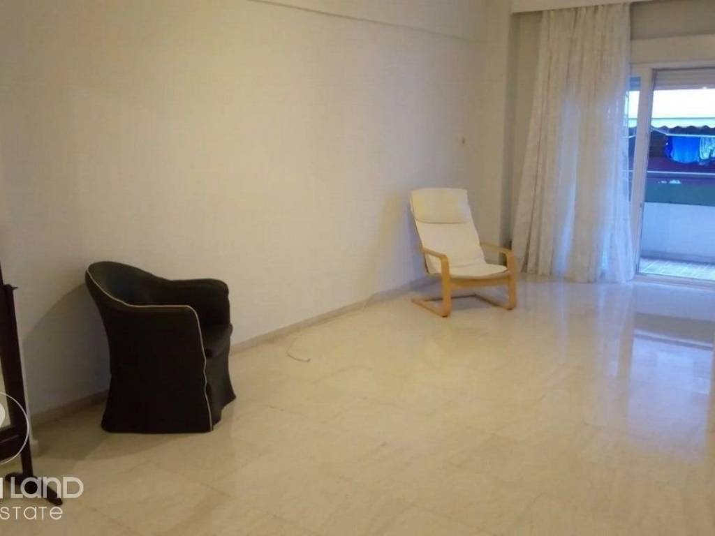 Forumland Real Estate, Σαλόνι