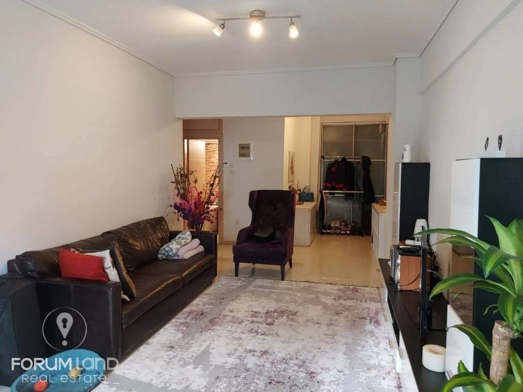 Forumland Real Estate, Σαλόνι