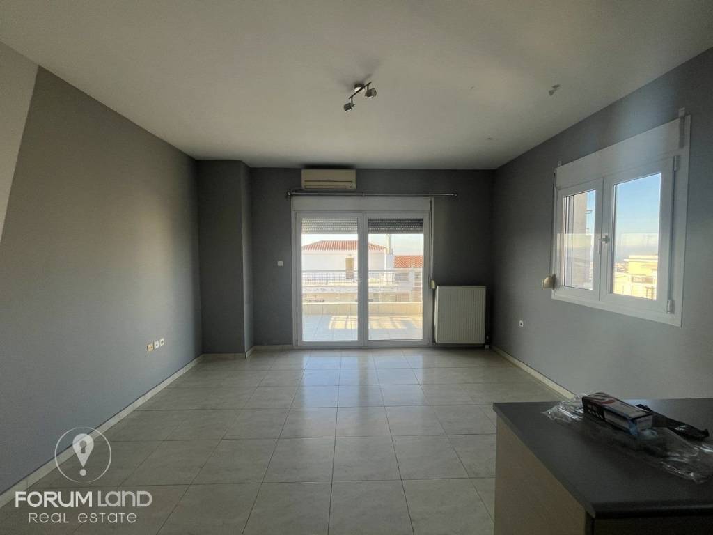 Forumland Real Estate, Saloni