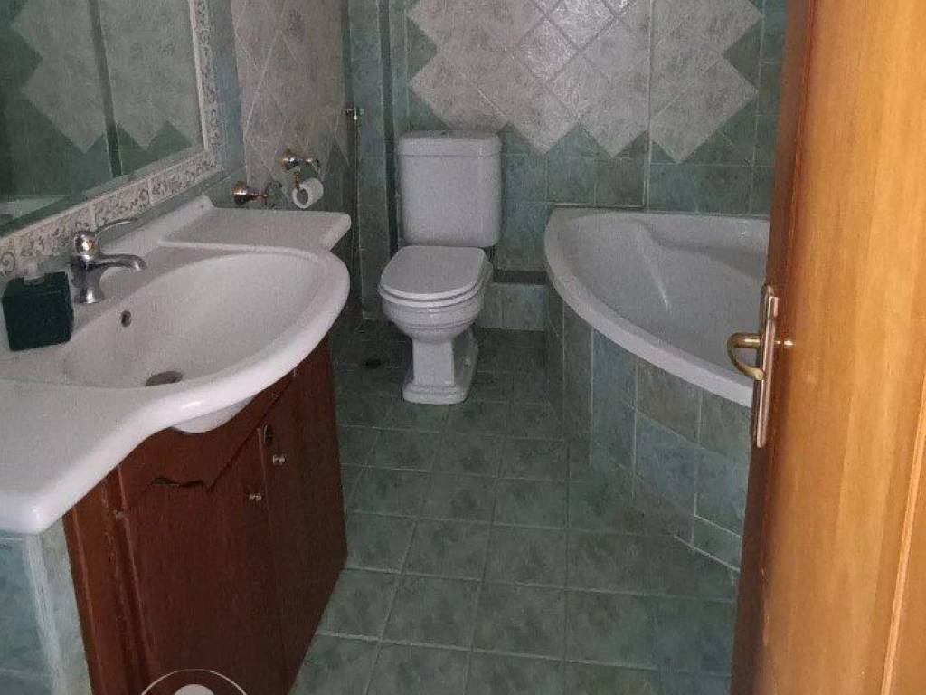 Forumland Real Estate, Μπάνιο