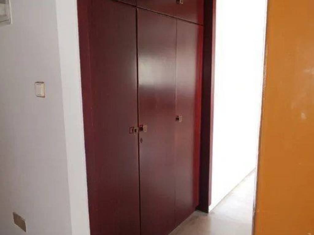 Forumland Real Estate, ντουλάπα