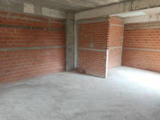 ENIAIOS CHOROS SALONI-TRAPEZARIA-KOYZINA