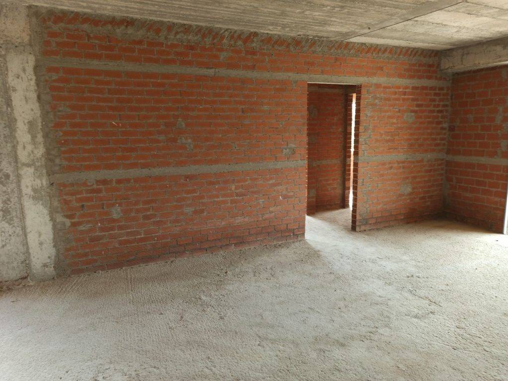 ENIAIOS CHOROS SALONI-TRAPEZARIA-KOYZINA