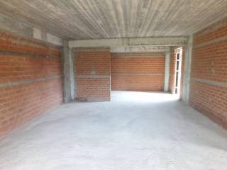 ENIAIOS CHOROS SALONI-TRAPEZARIA-KOYZINA