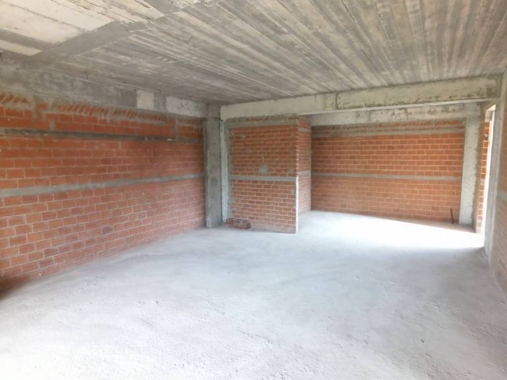 ENIAIOS CHOROS SALONI-TRAPEZARIA-KOYZINA