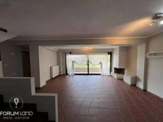 Forumland Real Estate, Σαλόνι με τζάκι