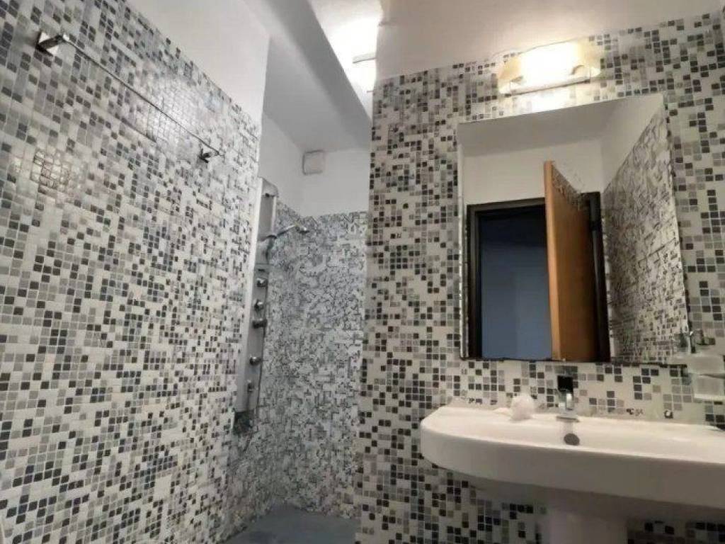 Forumland Real Estate, Μπάνιο