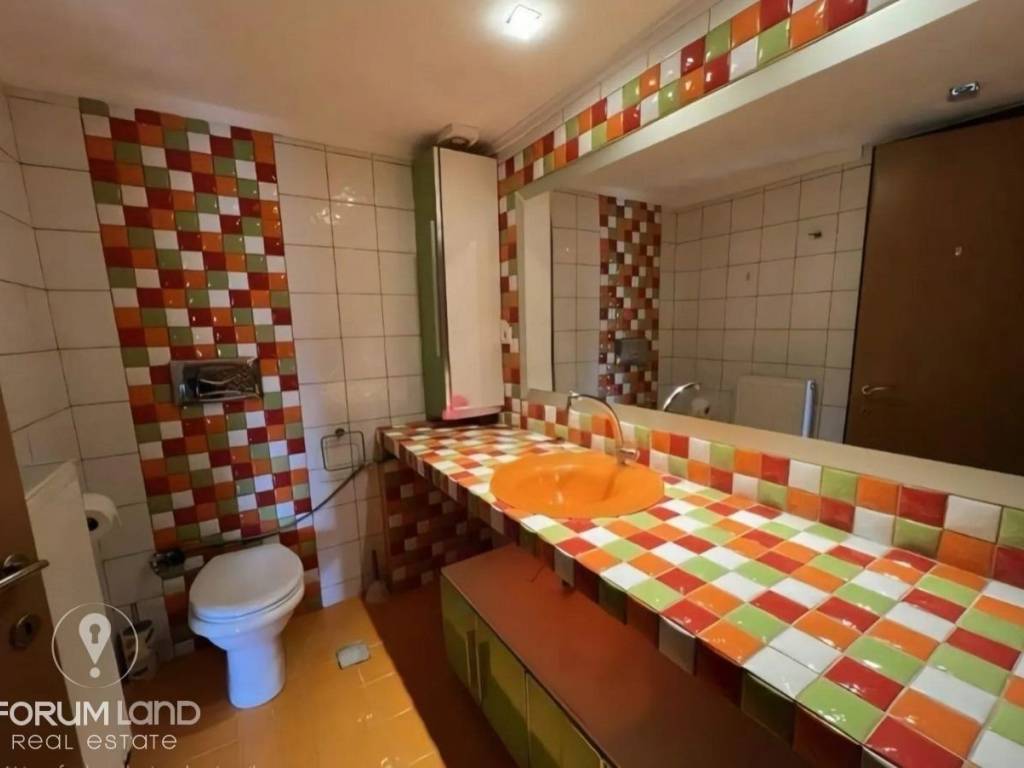 Forumland Real Estate, Μπάνιο