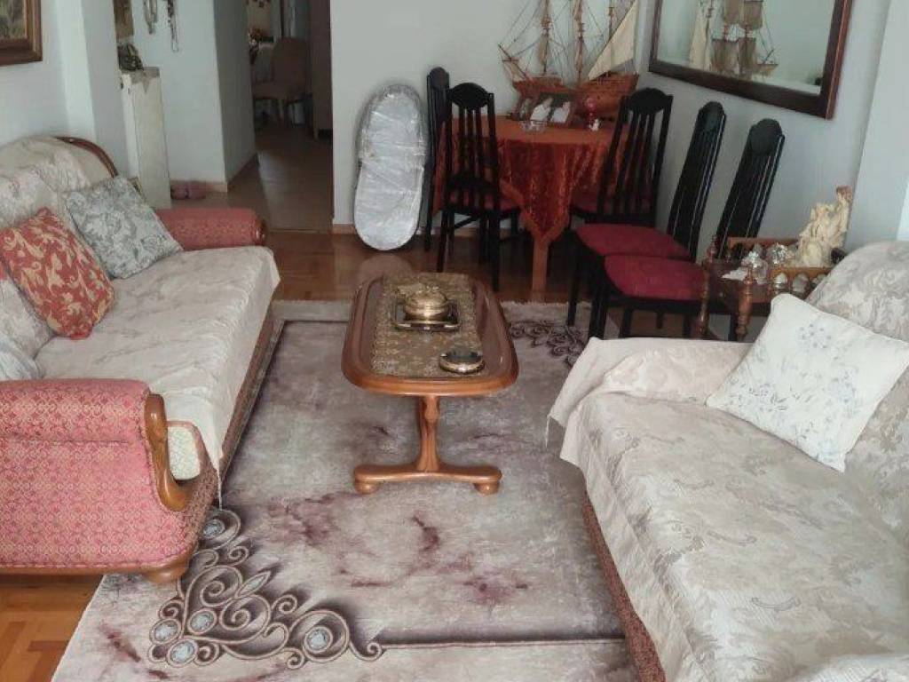 Forumland Real Estate, Σαλόνι