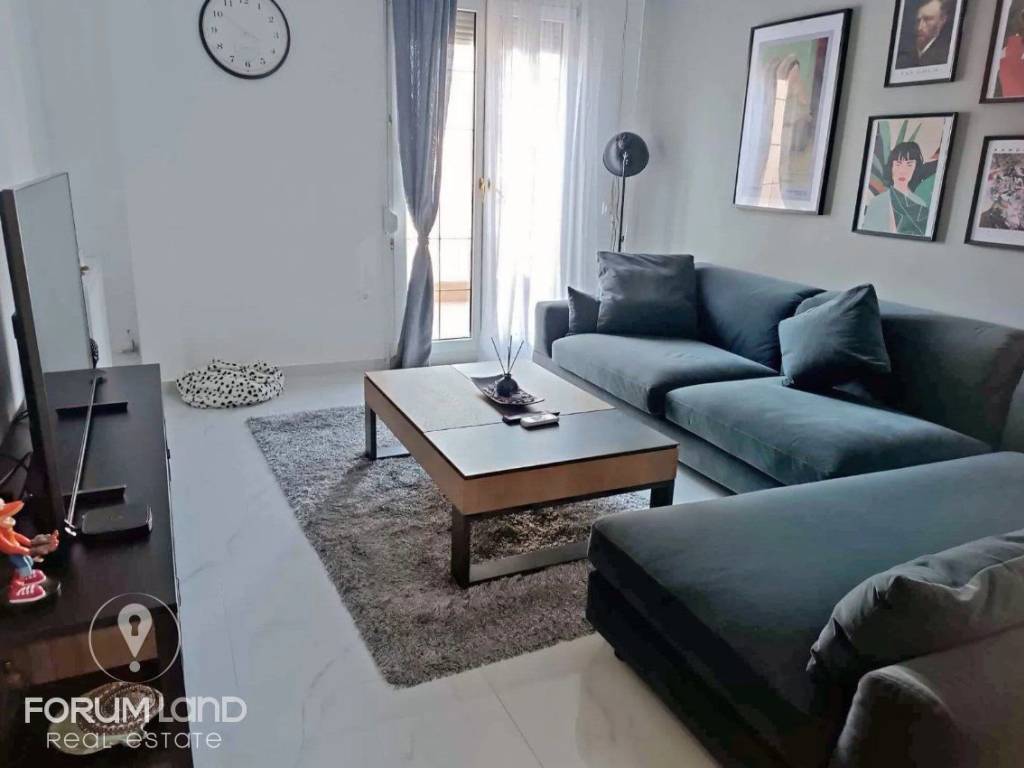 Forumland Real Estate, Σαλόνι