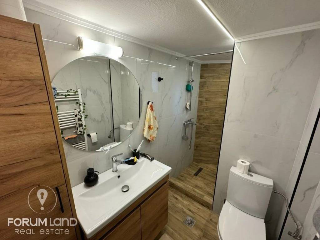 Forumland Real Estate, Μπάνιο