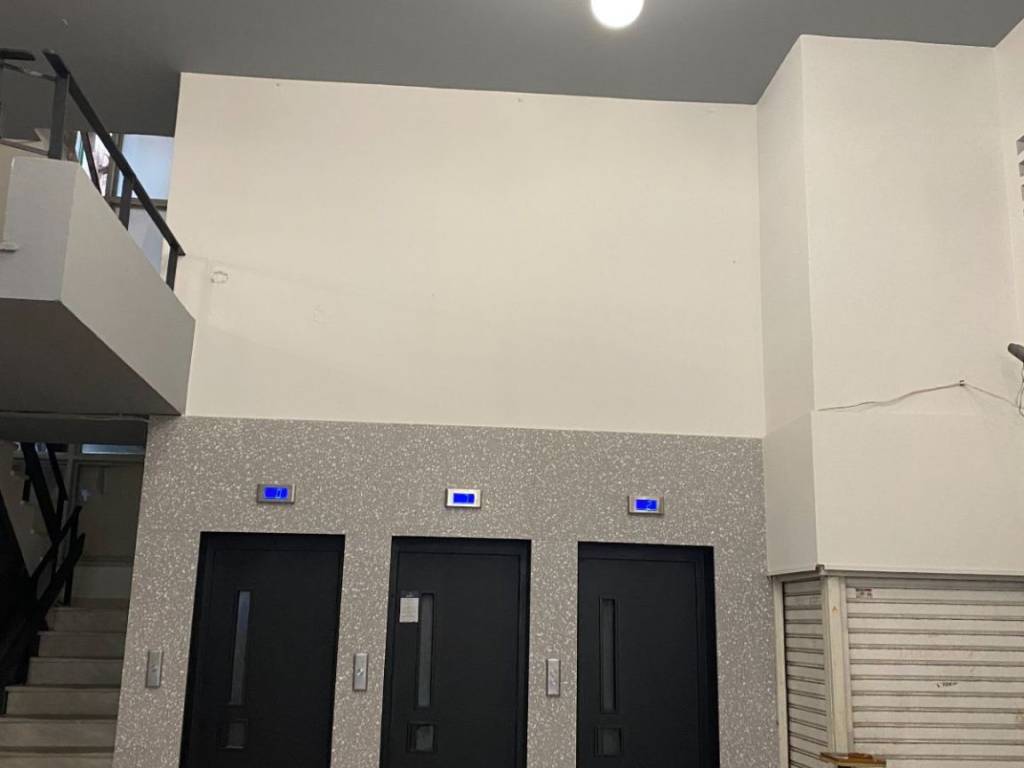 ασανσερ ισογειου προσοψη στη στοα