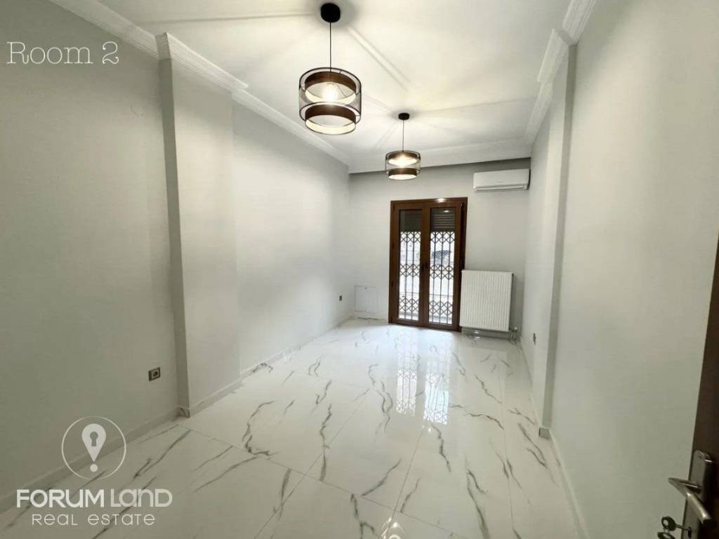 Forumland Real Estate, Σαλόνι