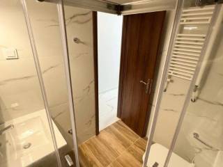 Forumland Real Estate, Μπάνιο