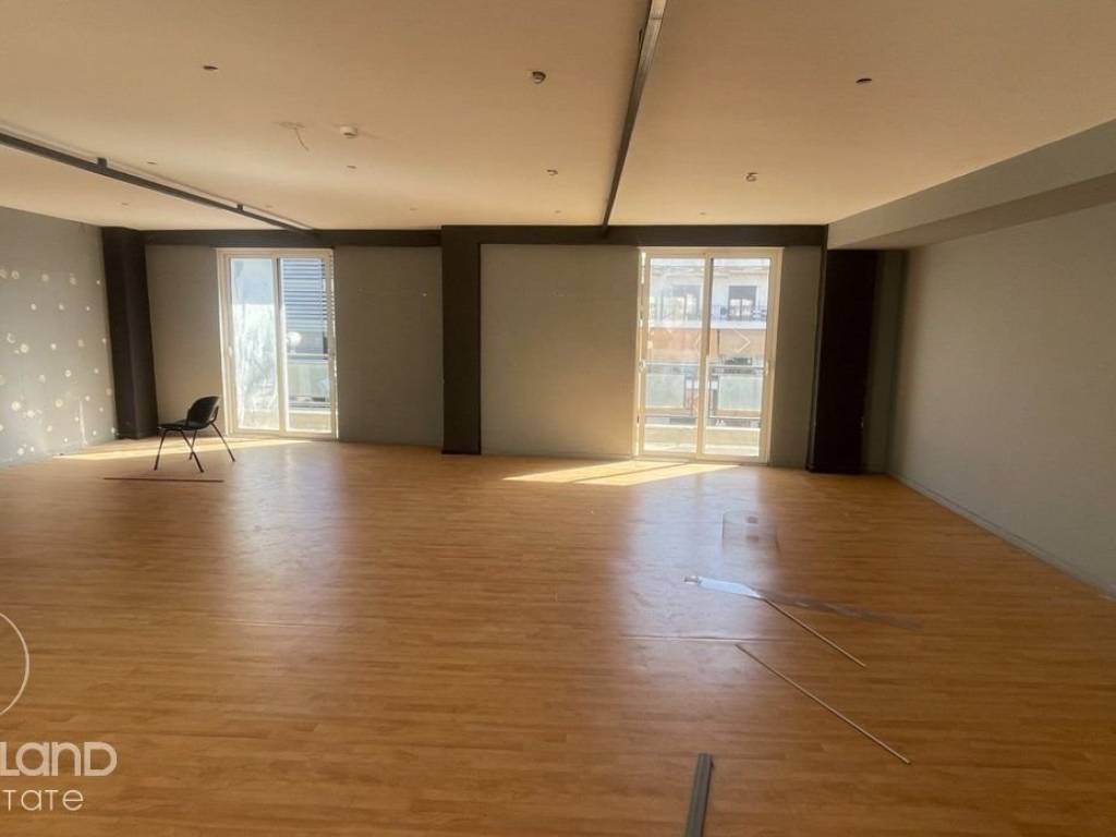 Forumland Real Estate, Επαγγελματικός χώρος