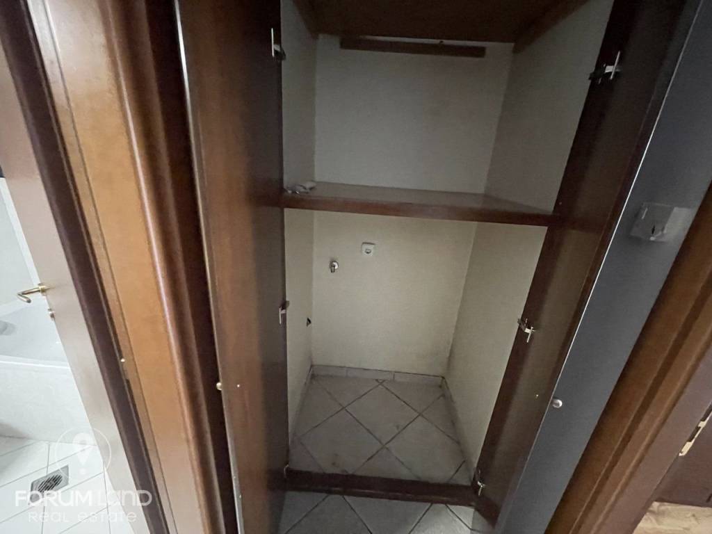 Forumland Real Estate, Αποθήκη