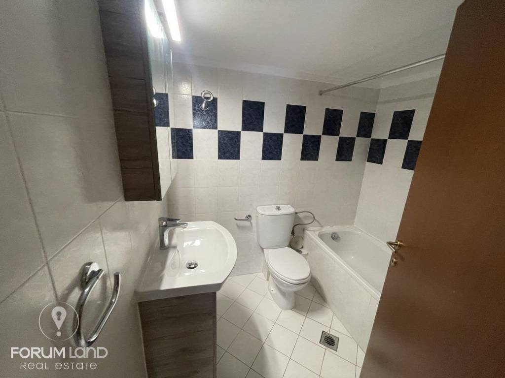 Forumland Real Estate, Μπάνιο