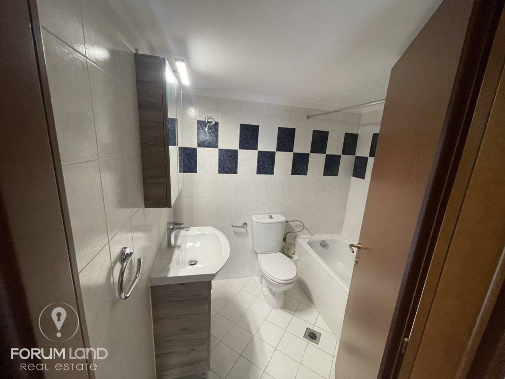 Forumland Real Estate, Μπάνιο