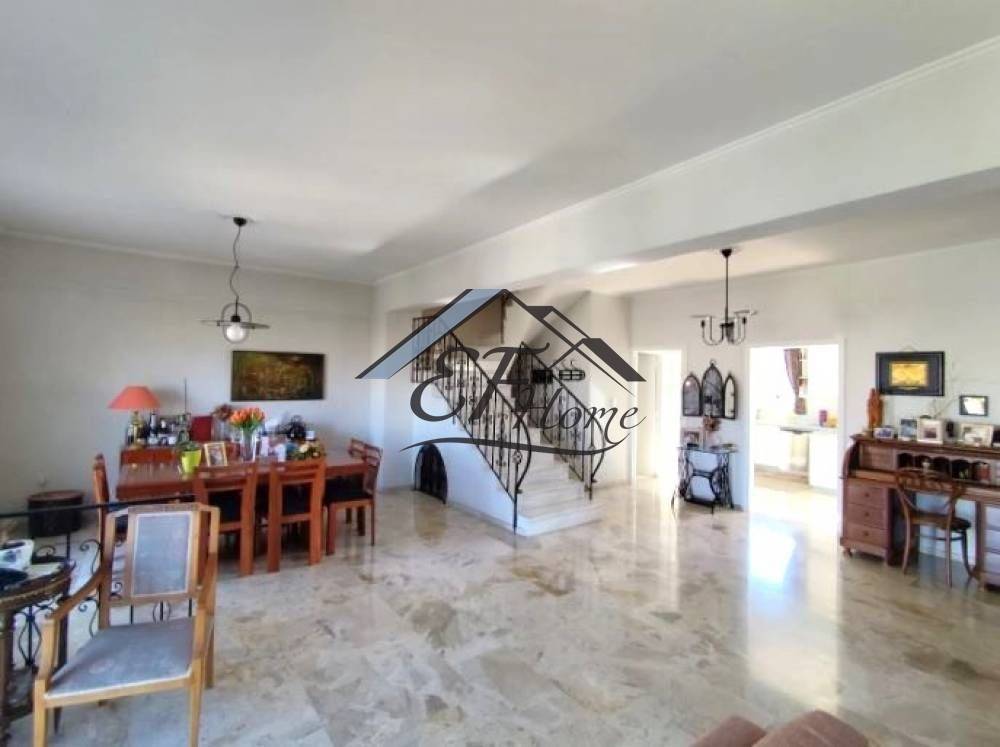 Ενιαίος χώρος σαλόνι-τραπεζαρία