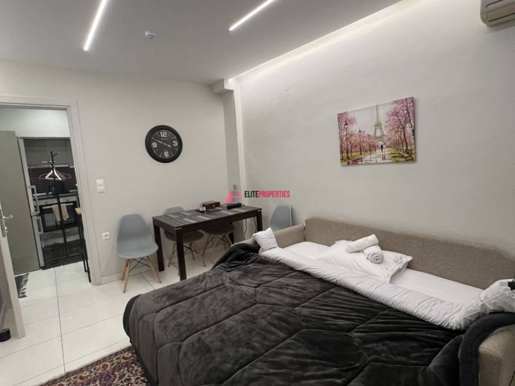 ΣΑΛΟΝΙ Ή ΔΕΥΤΕΡΟ ΔΩΜΑΤΙΟ