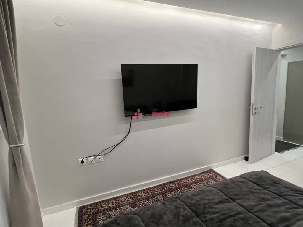 ΣΑΛΟΝΙ Ή ΔΕΥΤΕΡΟ ΔΩΜΑΤΙΟ