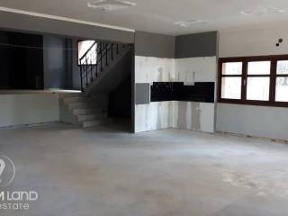 Forumland Real Estate, Κατάστημα