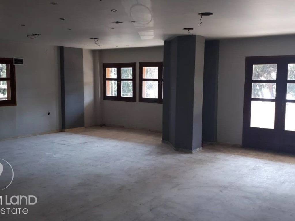 Forumland Real Estate, Κατάστημα