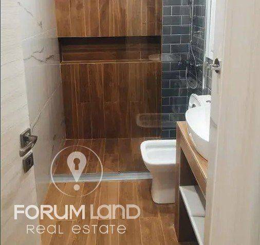 Forumland Real Estate, Μπάνιο