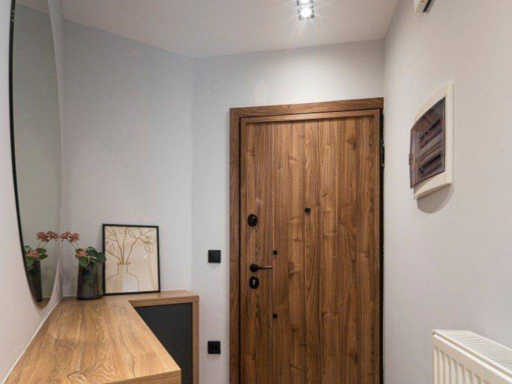 Forumland Real Estate, Είσοδος