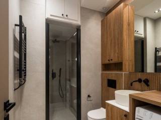 Forumland Real Estate, Μπάνιο