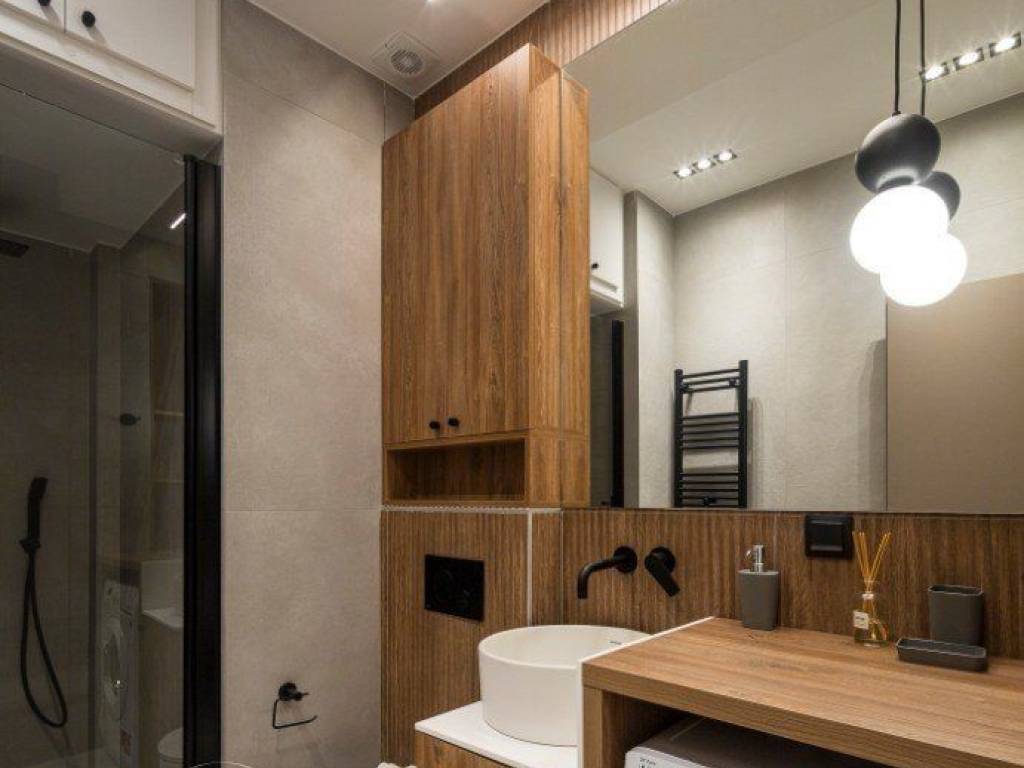 Forumland Real Estate, Μπάνιο