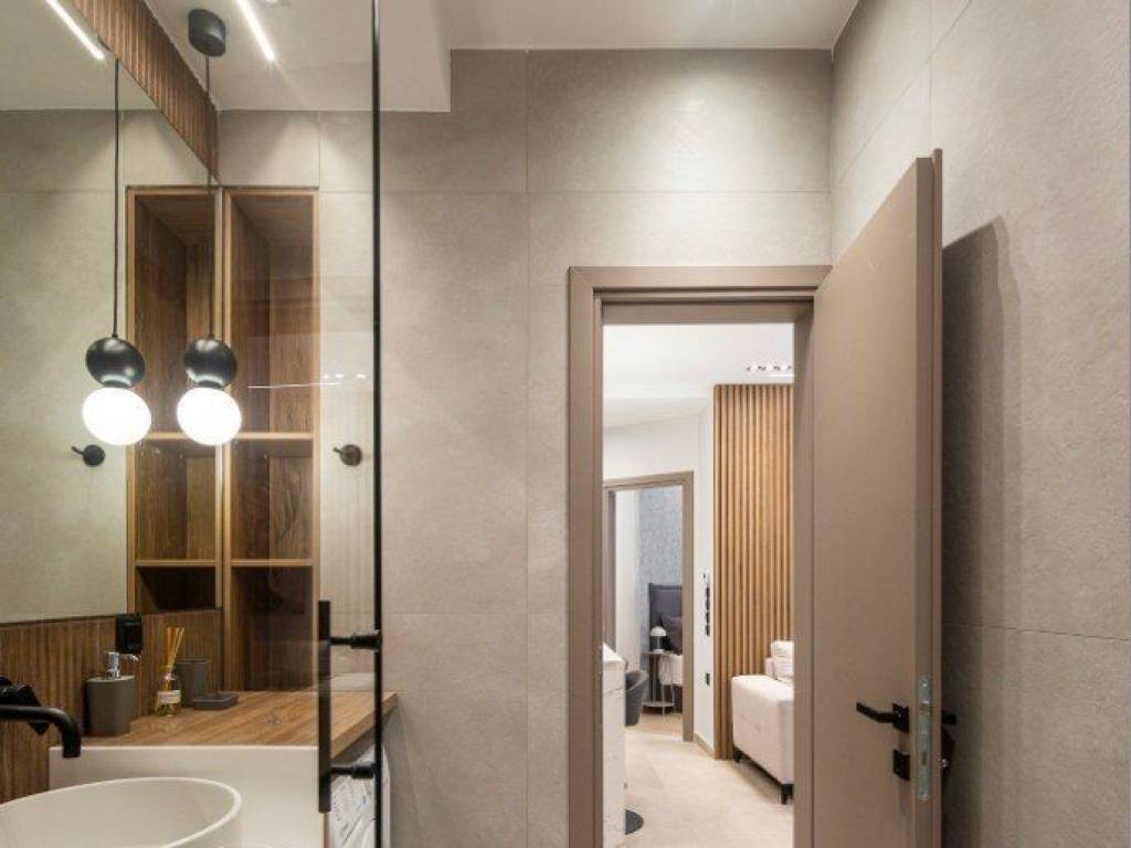 Forumland Real Estate, Μπάνιο