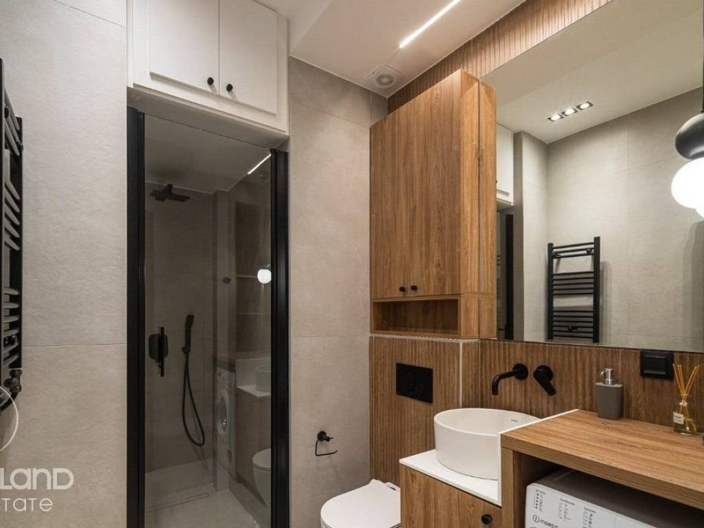 Forumland Real Estate, Μπάνιο