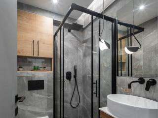 Forumland Real Estate, Μπάνιο