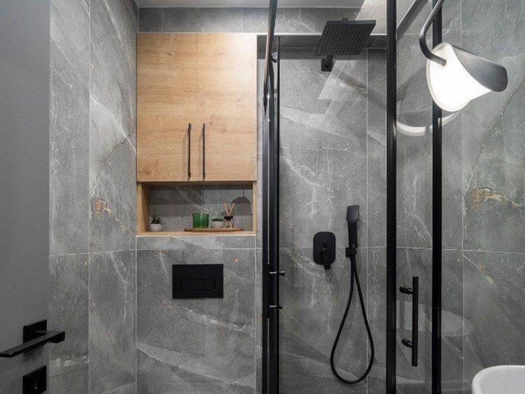 Forumland Real Estate, Μπάνιο